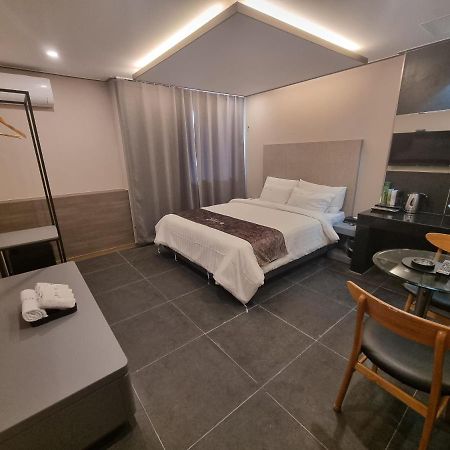 Yeoubi Hotel Чинджу Экстерьер фото