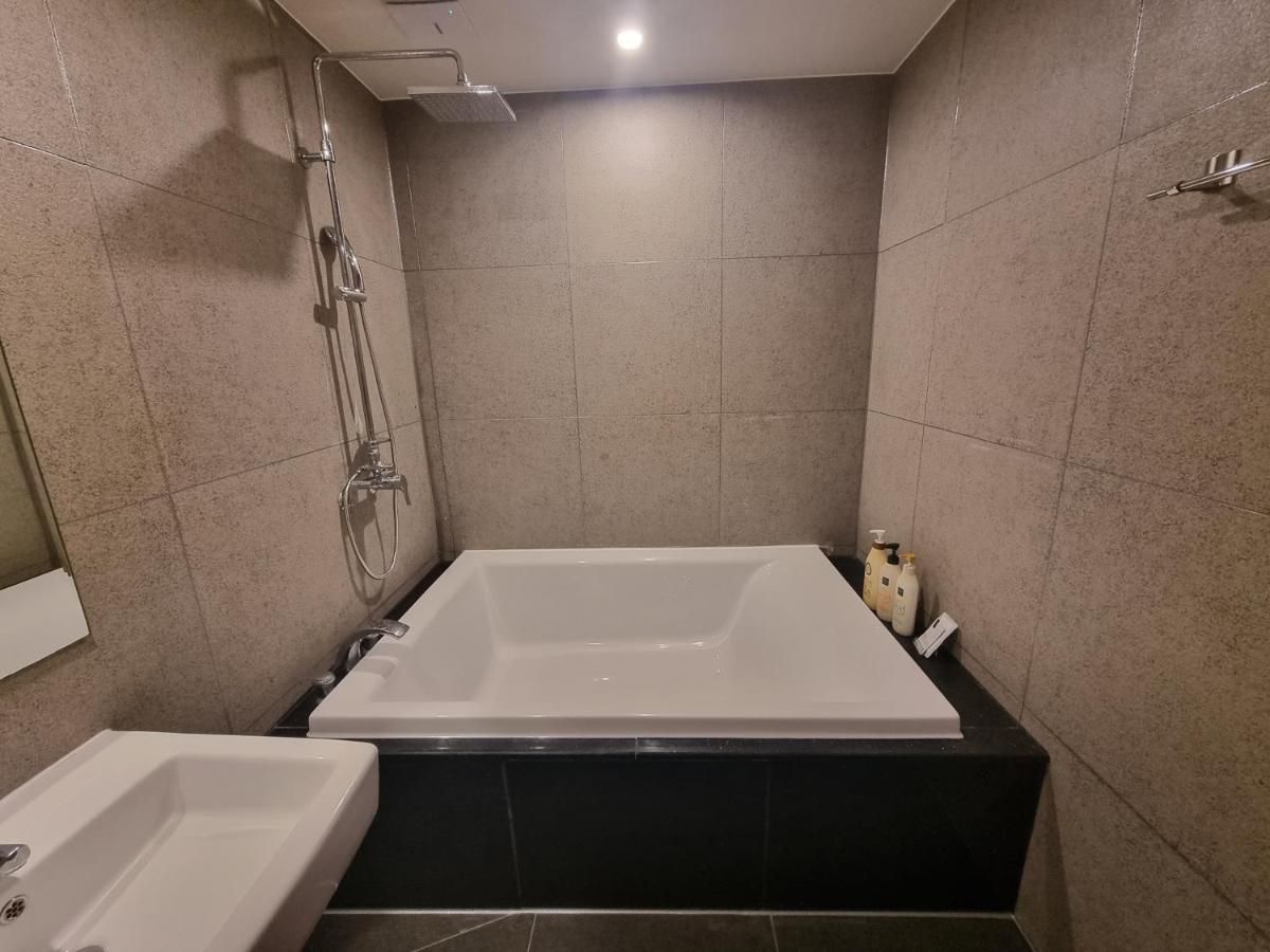 Yeoubi Hotel Чинджу Экстерьер фото