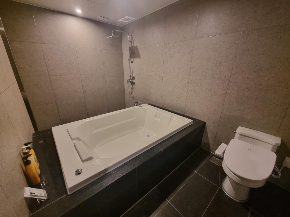 Yeoubi Hotel Чинджу Экстерьер фото