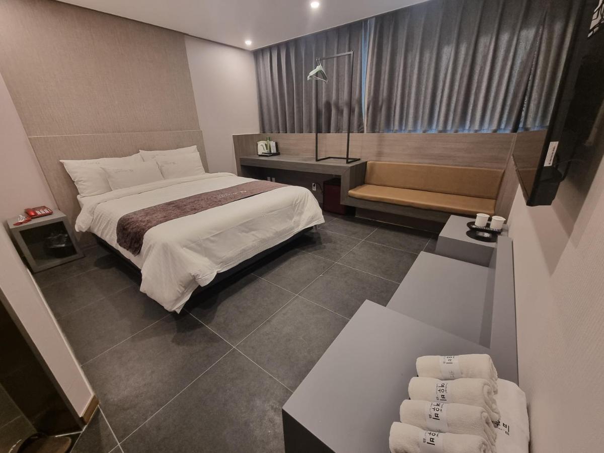 Yeoubi Hotel Чинджу Экстерьер фото